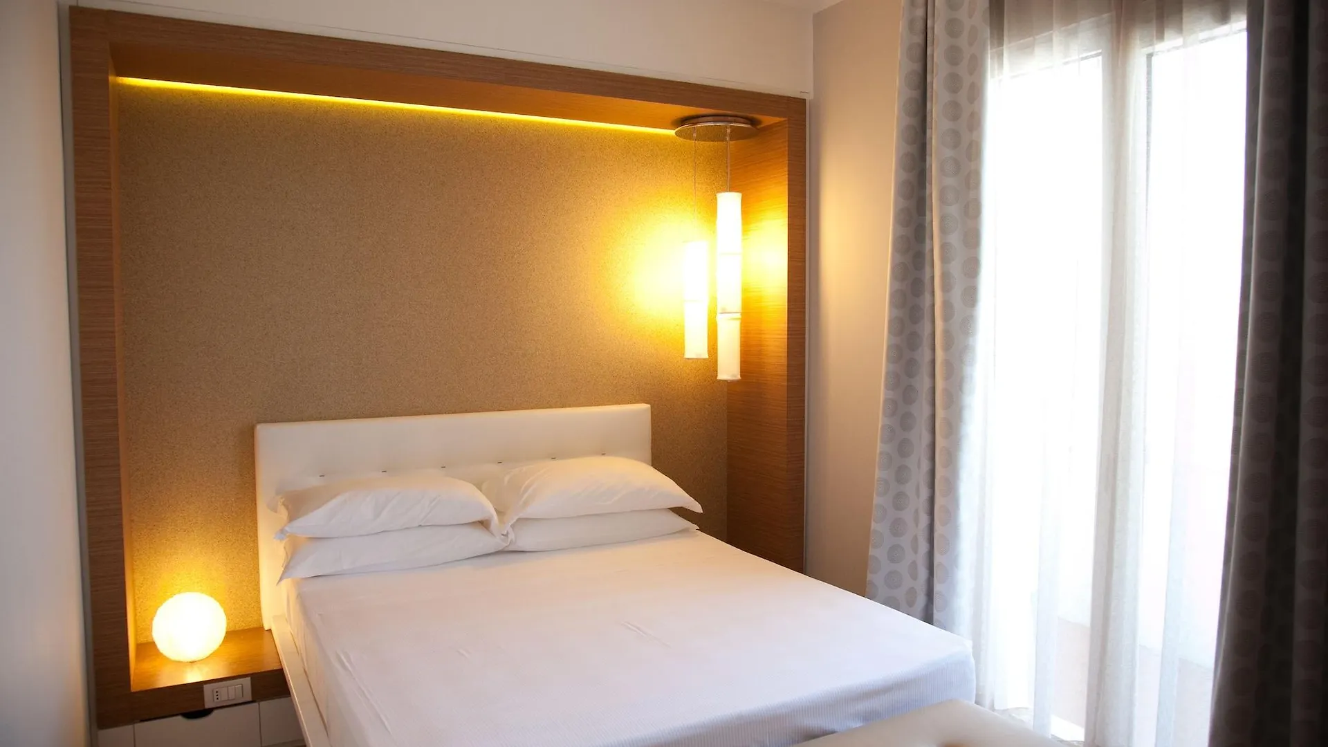 Oxygen Lifestyle Hotel Viserbella di Rimini 4*,  Italien